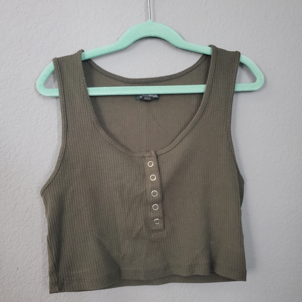 LIKE NEW super crop top